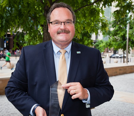 Kelly Reagan, fleet administrator for the City of Columbus, Ohio, said he was “shocked and humbled” to be named the 2016 Public Sector Fleet Manager of the Year. Photo by Events Coverage Nashville